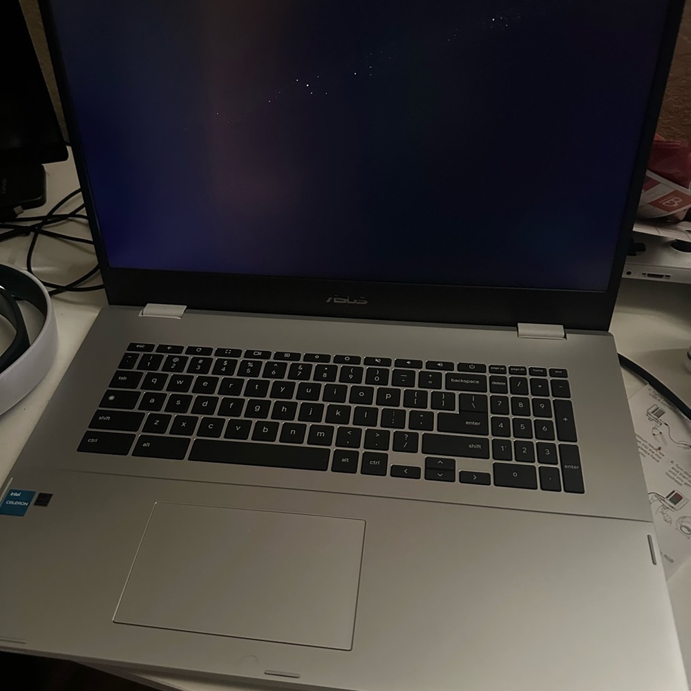 Selling my laptop never been used it’s just sitting there so it’s very new